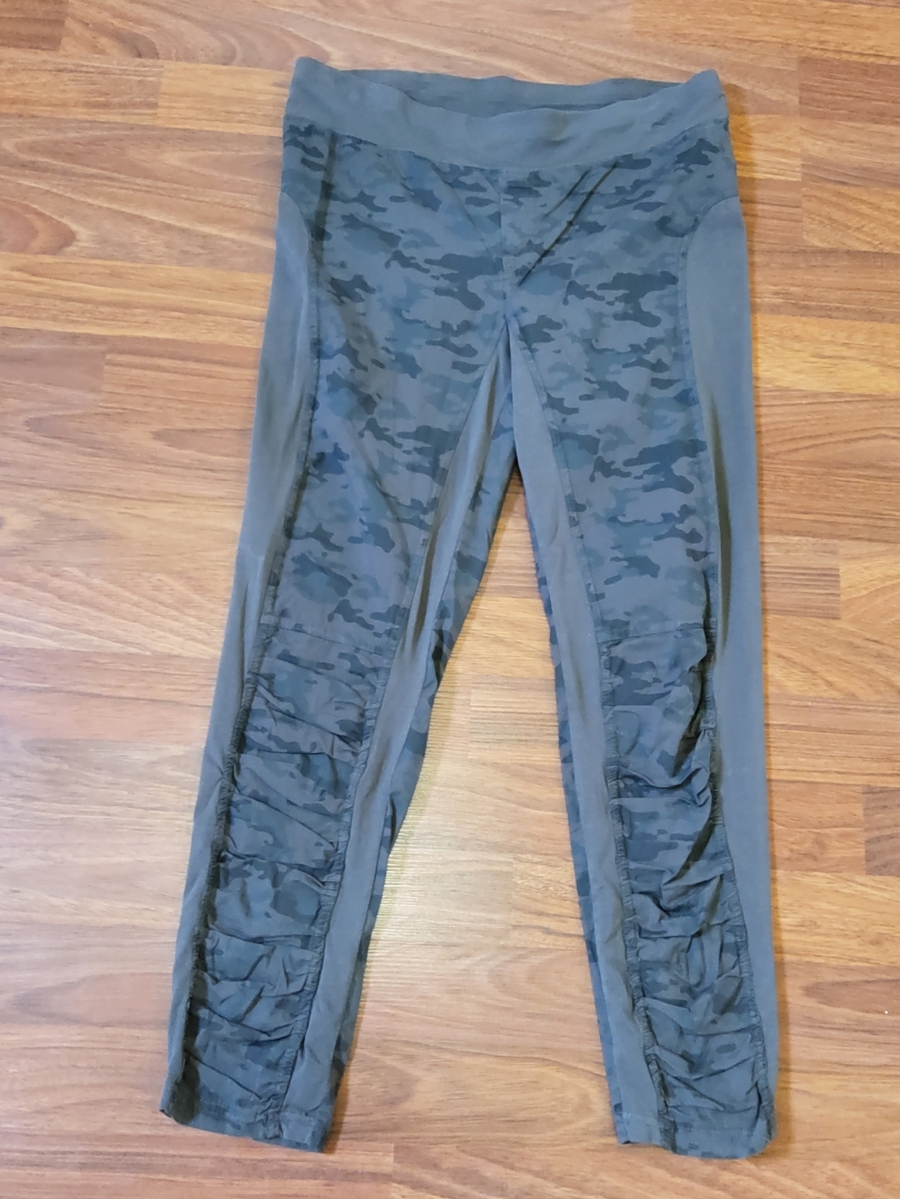 NWT XCVI Military Green Camo Slim Pull-On Pants​ XS